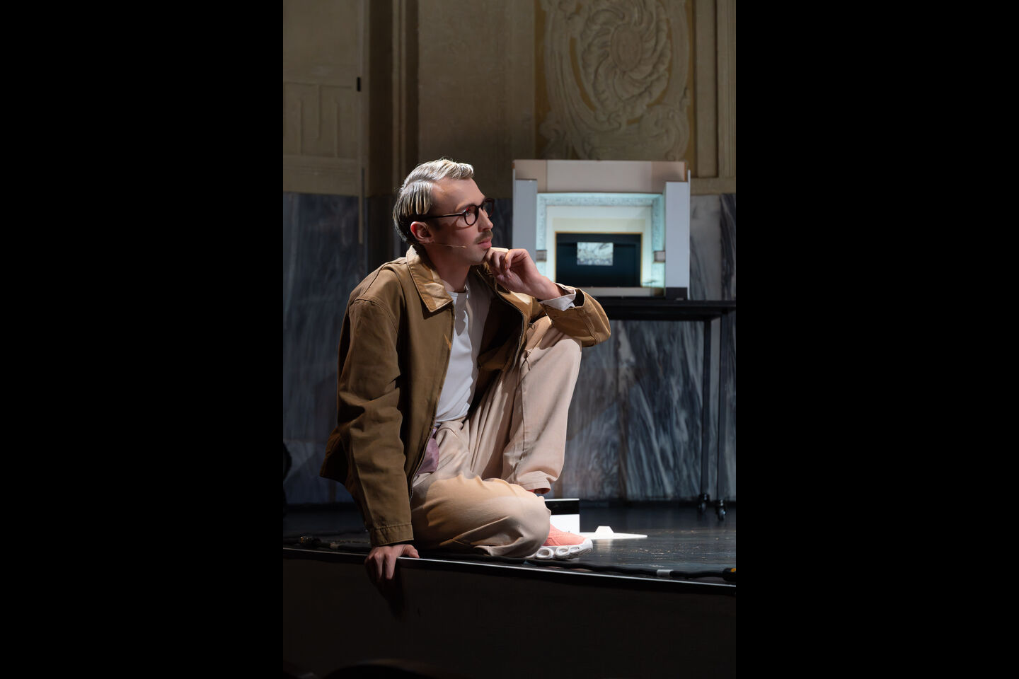 in: DIE ZEITMASCHINE